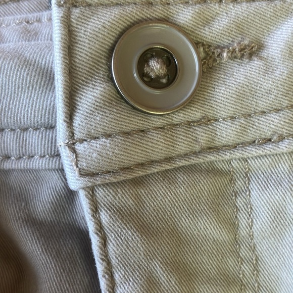 Size 6 Petite✨khaki color shorts - Picture 4 of 11